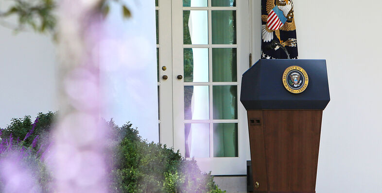 A picture of the White House podium in the Rose Garden